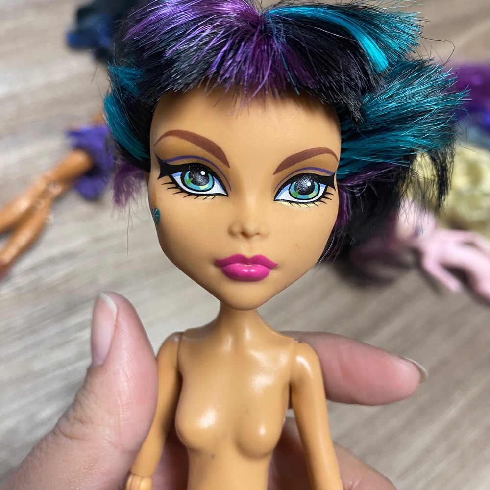 Mattel Monster High Cleo de Nile G1 2008 Nude Doll Trimmed Hair - Picture 9 of 13